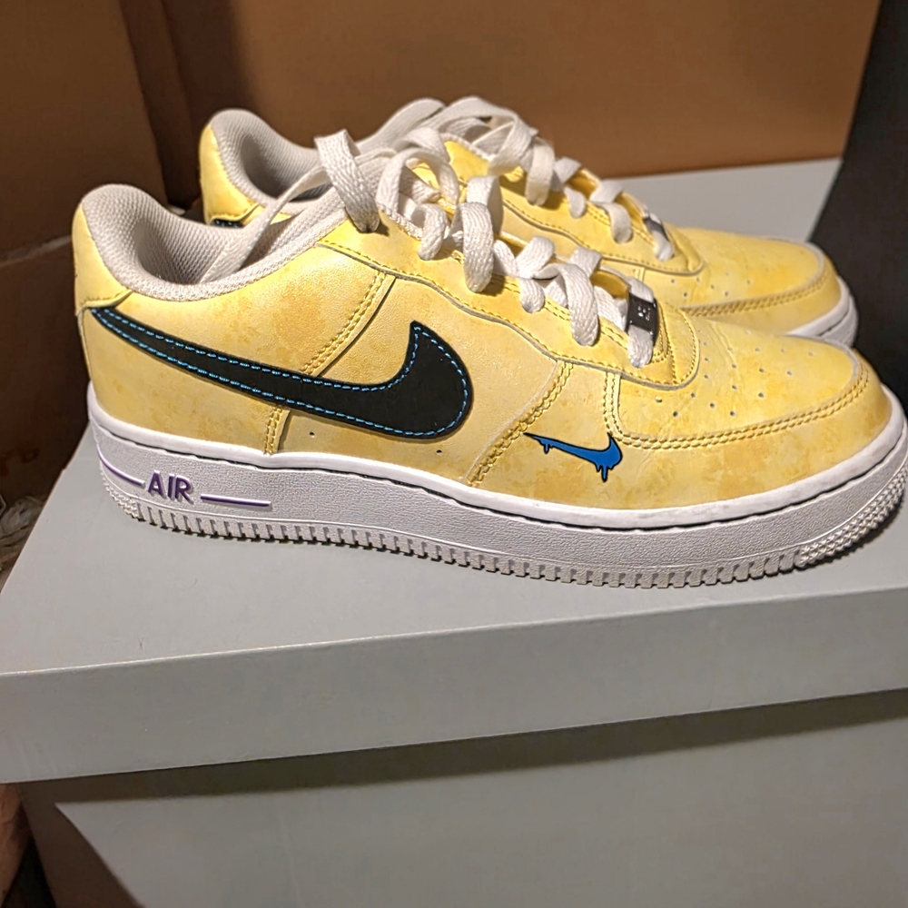 Peace, Live & Basketball Nike Airforce 1 Sneakers Youth Size 5.5
